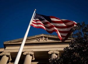 Bandeira dos EUA no Departamento de Justiça  • 15/12/2020 REUTERS/Al Drago