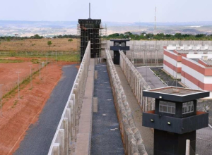 Os criminosos transferidos para um presídio de segurança máxima são considerados presos de alta periculosidade
crédito: Divulgação/Secretaria Nacional de Políticas Penais