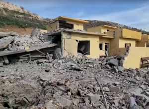 Ataque de drones atinge sede de grupo curdo iraniano de oposição no Curdistão do Iraque, dizem fontes de segurança, em 4 de março de 2026  • Reuters