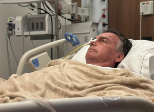 O ex-presidente Jair Bolsonaro deve ficar internado em hospital de Brasília por cerca de duas semanas
Foto: Reprodução/X @jairbolsonaro