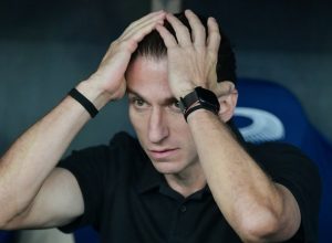 RJ - BRASILEIRO A 2025, FLAMENGO X BOTAFOGO - ESPORTES - RJ - RIO DE JANEIRO - 18/05/2025 - BRASILEIRO A 2025, FLAMENGO X BOTAFOGO - Filipe LuÌs tÈcnico do Flamengo durante partida contra o Botafogo no est·dio Maracan„ pelo campeonato Brasileiro A 2025. 18/05/2025 - Foto: THIAGO RIBEIRO/AGIF - AG NCIA DE FOTOGRAFIA/AGIF - AG NCIA DE FOTOGRAFIA/ESTAD√O CONTE⁄DO